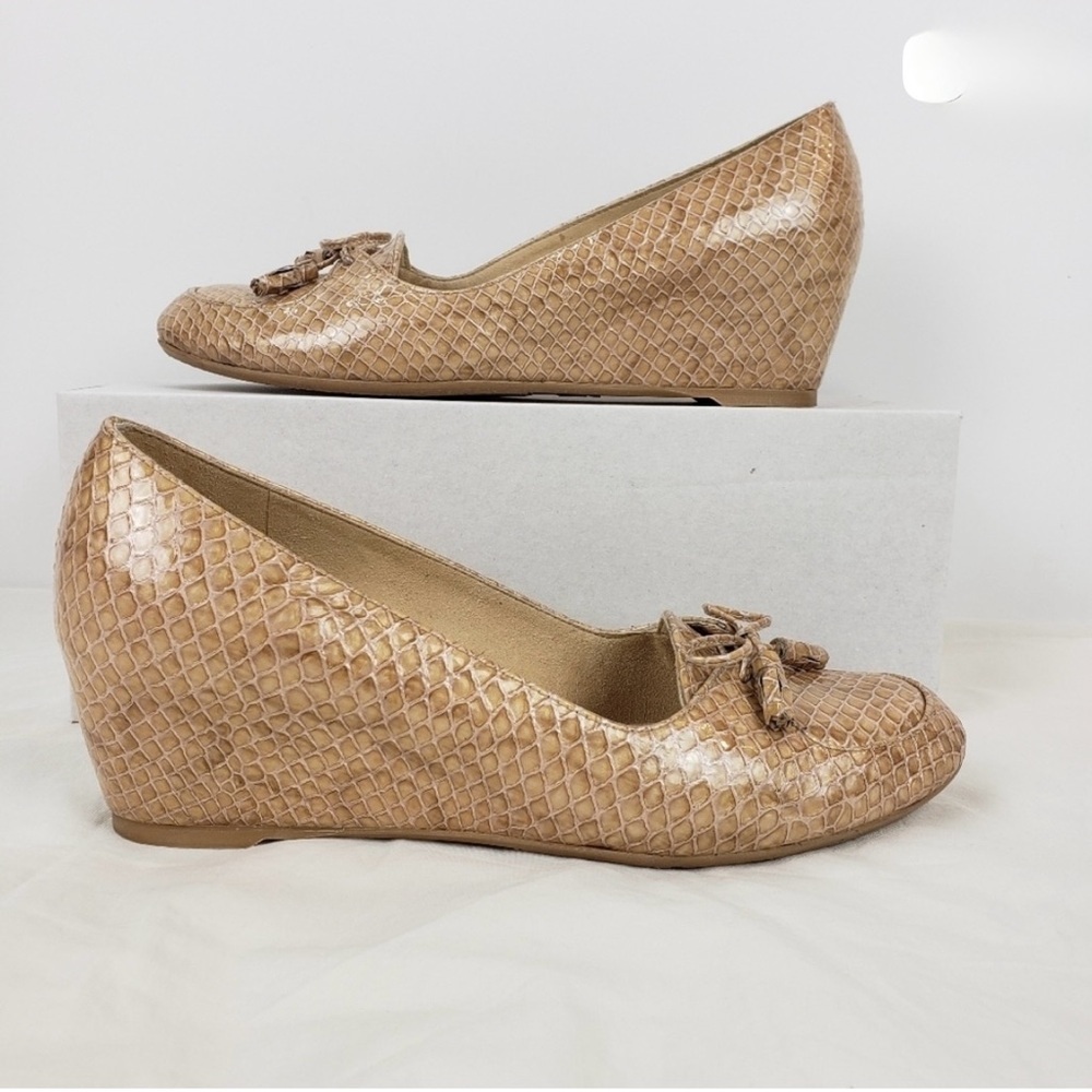 Stuart Weitzman Patent Leather Wedges in Tan Super Comfortable.